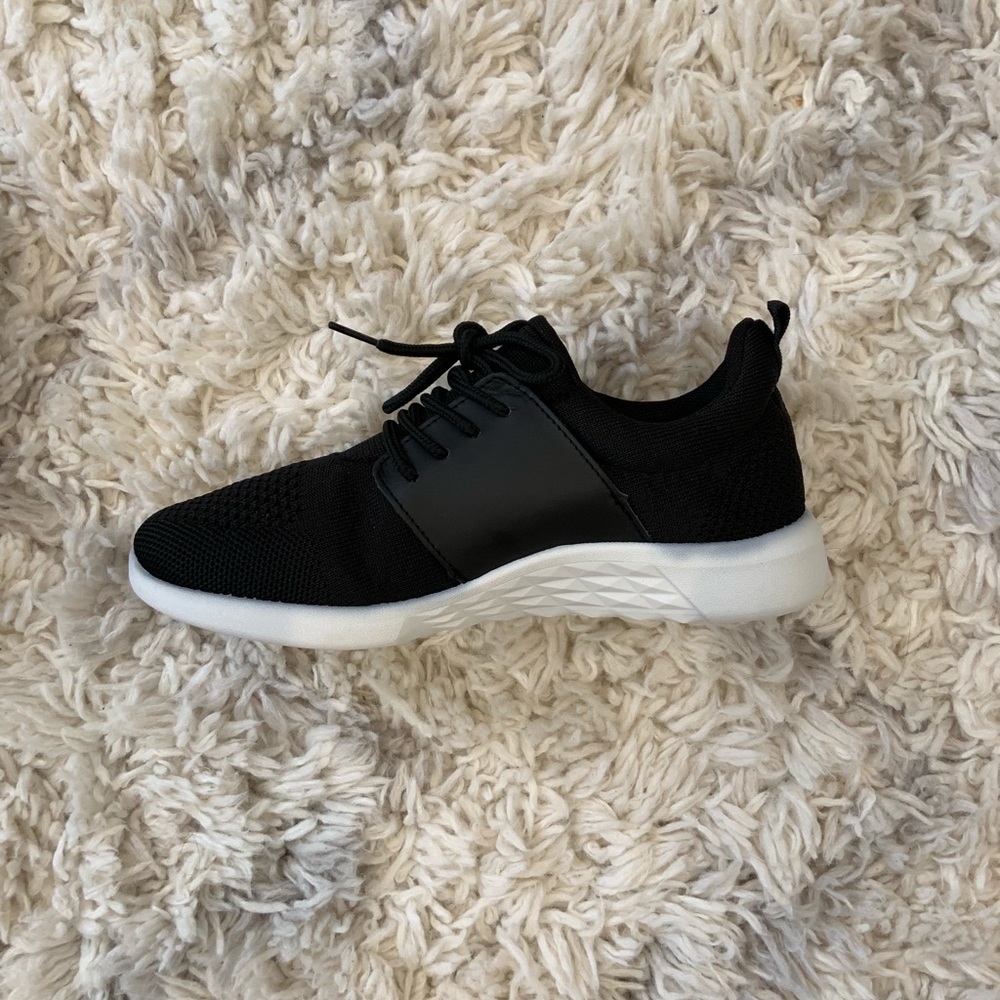 BRAND NEW SNEAKERS || ROOLEE